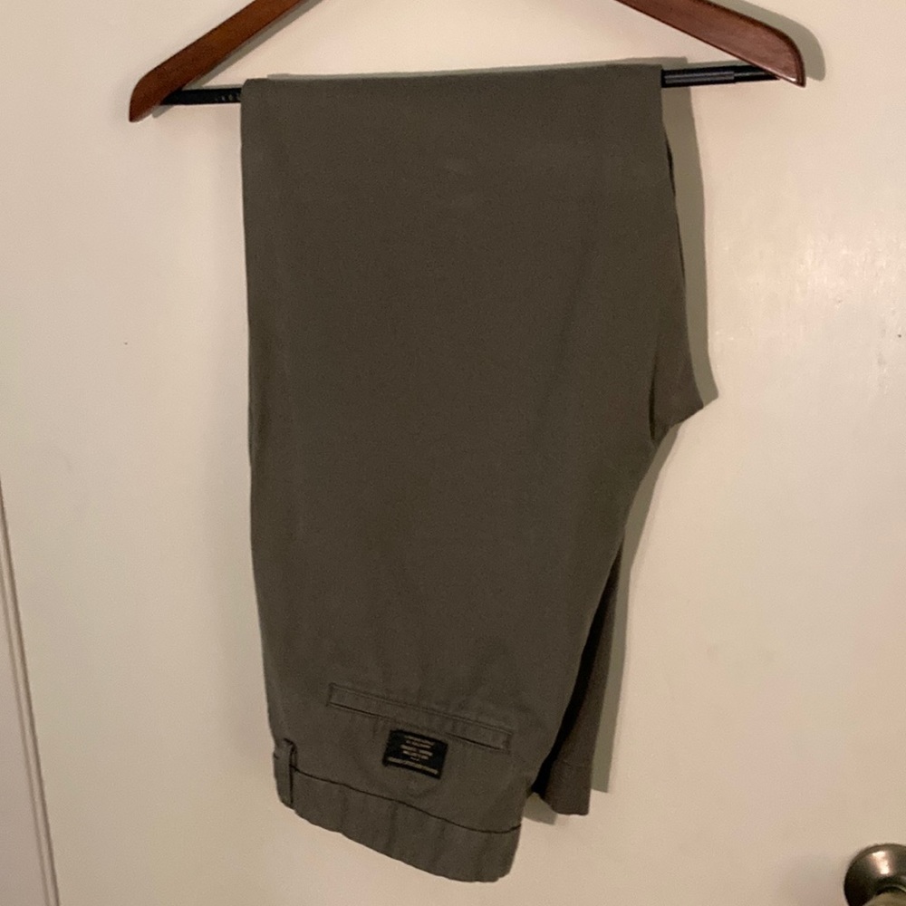 Mens 34@x30” Army Green Khaki Boot Cut Chinos. Flat Front.